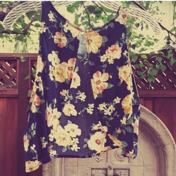 Navy Blue Floral Open Back Crop Tank - Picture 4 of 5